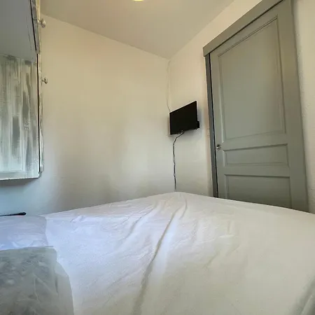 Apartment T2 Avec Terrasse Et Parking Securise A - Fr-1-338-402